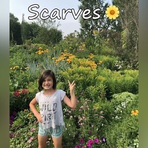 ✨Beautiful scarves and wraps✨